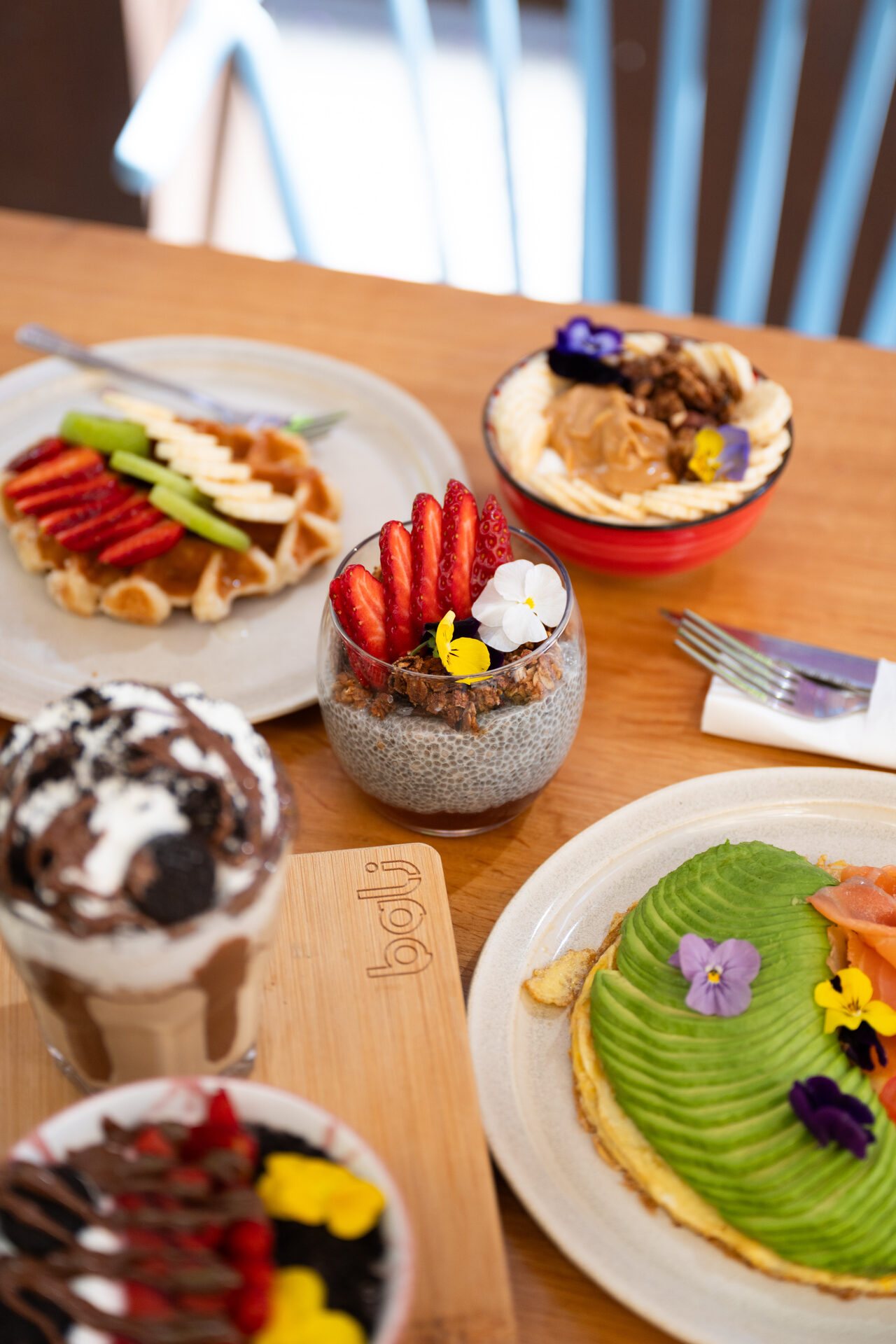 Mesa completa en Bali Coffee Girona